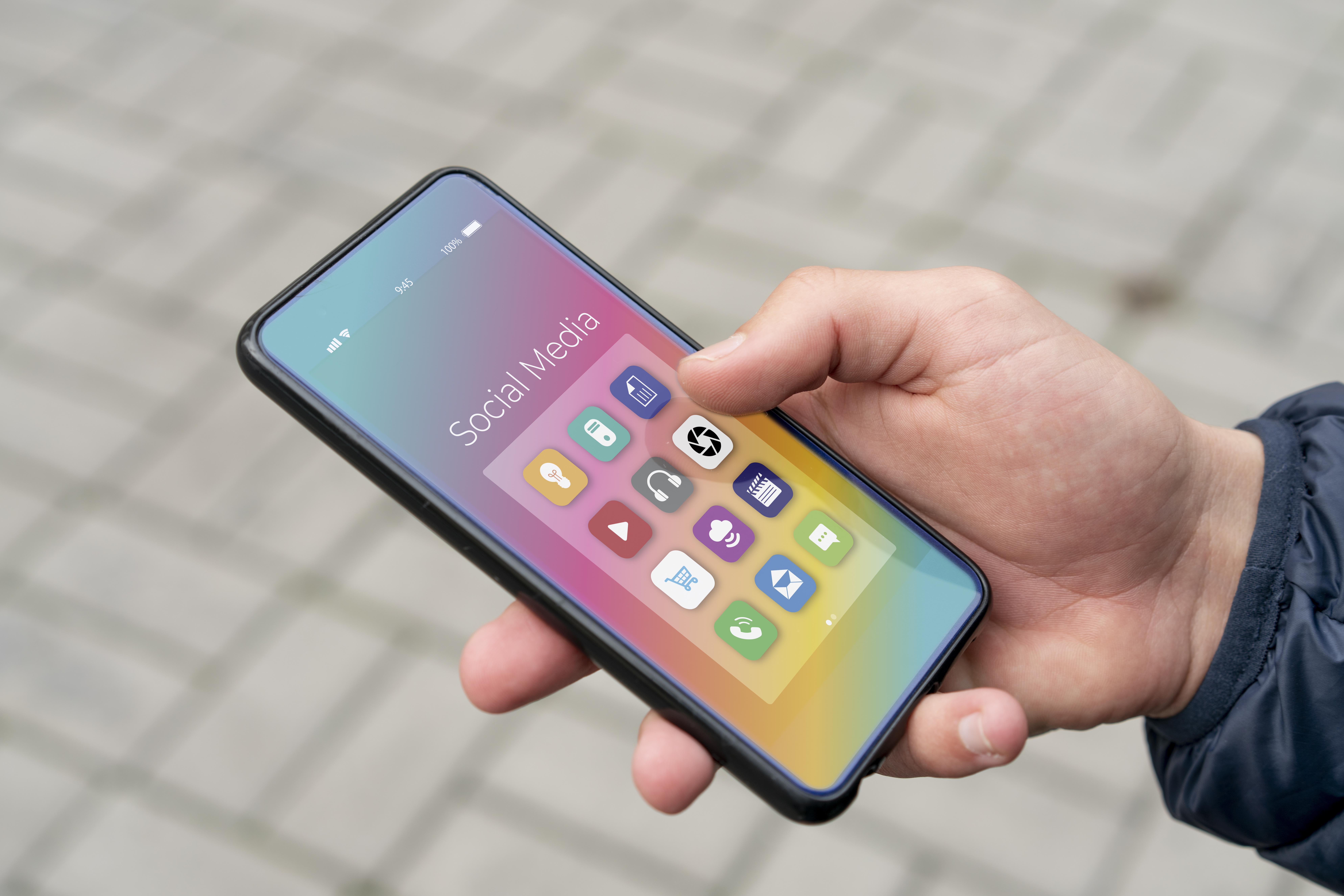 ข้อกำหนดสำคัญของ โทรศัพท์ Android ในปี 2026 คือการรองรับระบบปฏิบัติการ Android 10 ขึ้นไป เนื่องจากสมาคมธนาคารไทย (TB-CERT) และธนาคารแห่งประเทศไทย ได้กำหนดมาตรฐานความปลอดภัยบังคับให้แอป Mobile Banking ทุกธนาคารรองรับเฉพาะ Android 10 ขึ้นไปเท่านั้นตั้งแต่วันที่ 14 กุมภาพันธ์ 2026 เป็นต้นมา